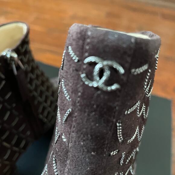 Chanel Ankle Boots Quilted Chain Detail Round Toe in Chocolate Brown Euro 38.5 - Picture 13 of 15